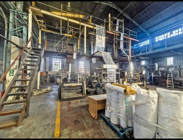 9,058M² BUILDING FOR SALE IN TUNNEY